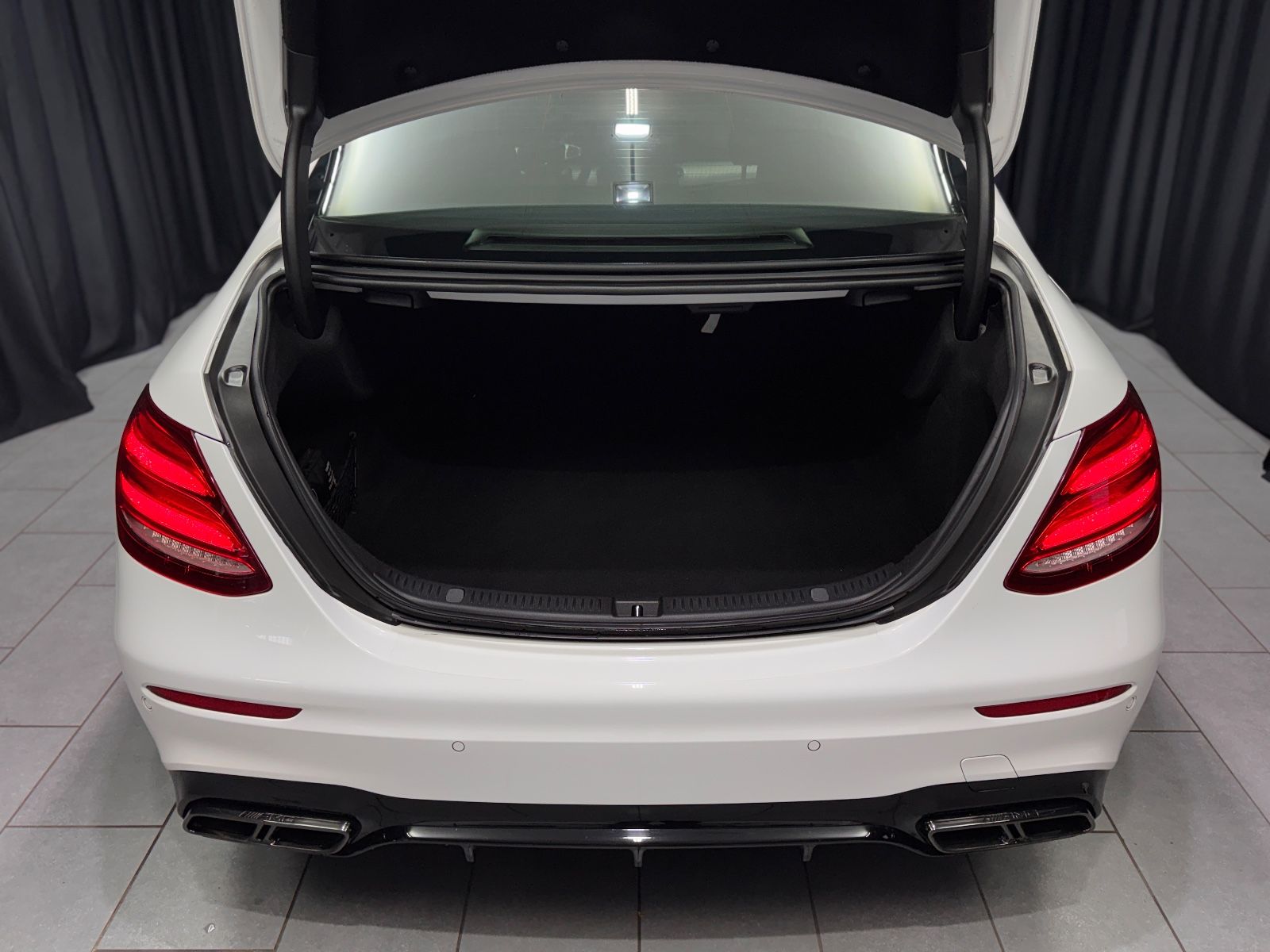 Fahrzeugabbildung Mercedes-Benz E 63 S AMG 4Matic+|AMG DRIVER|BURMESTER|TV|VOLL