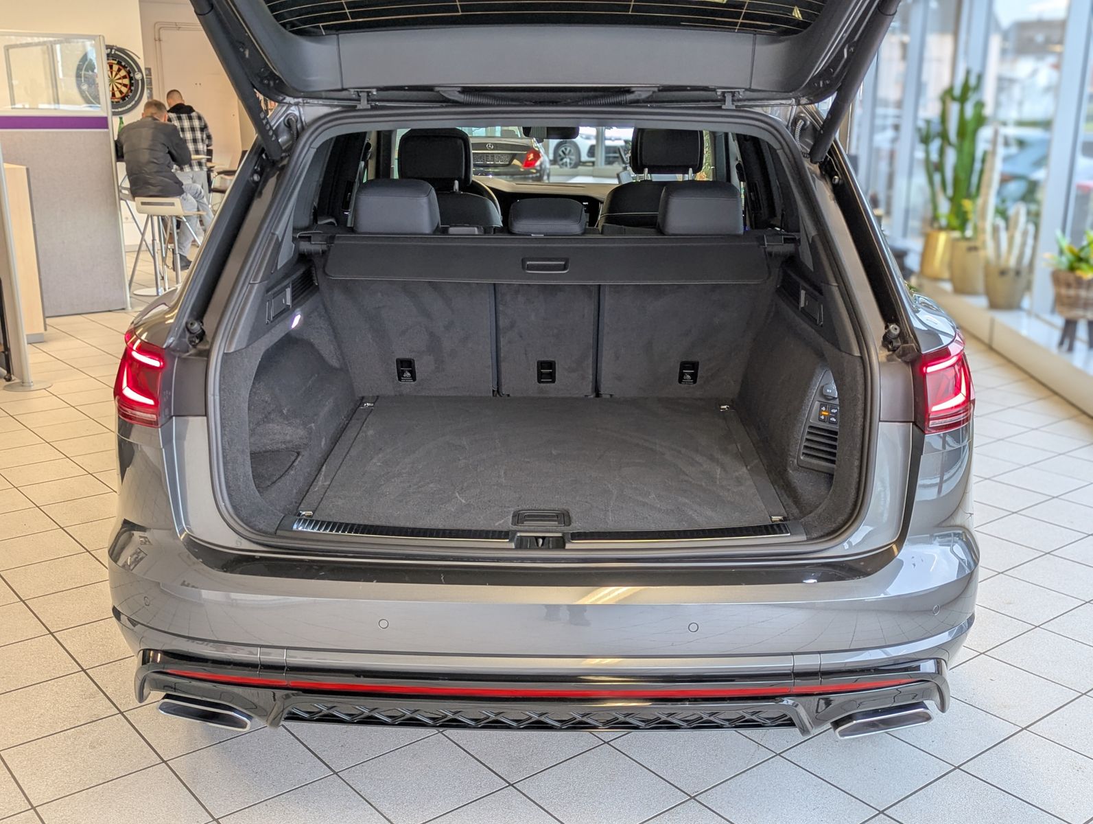 VW Touareg 3.0TDI 4M R-Line VOLL Black 22" UPE 114T - Image 17