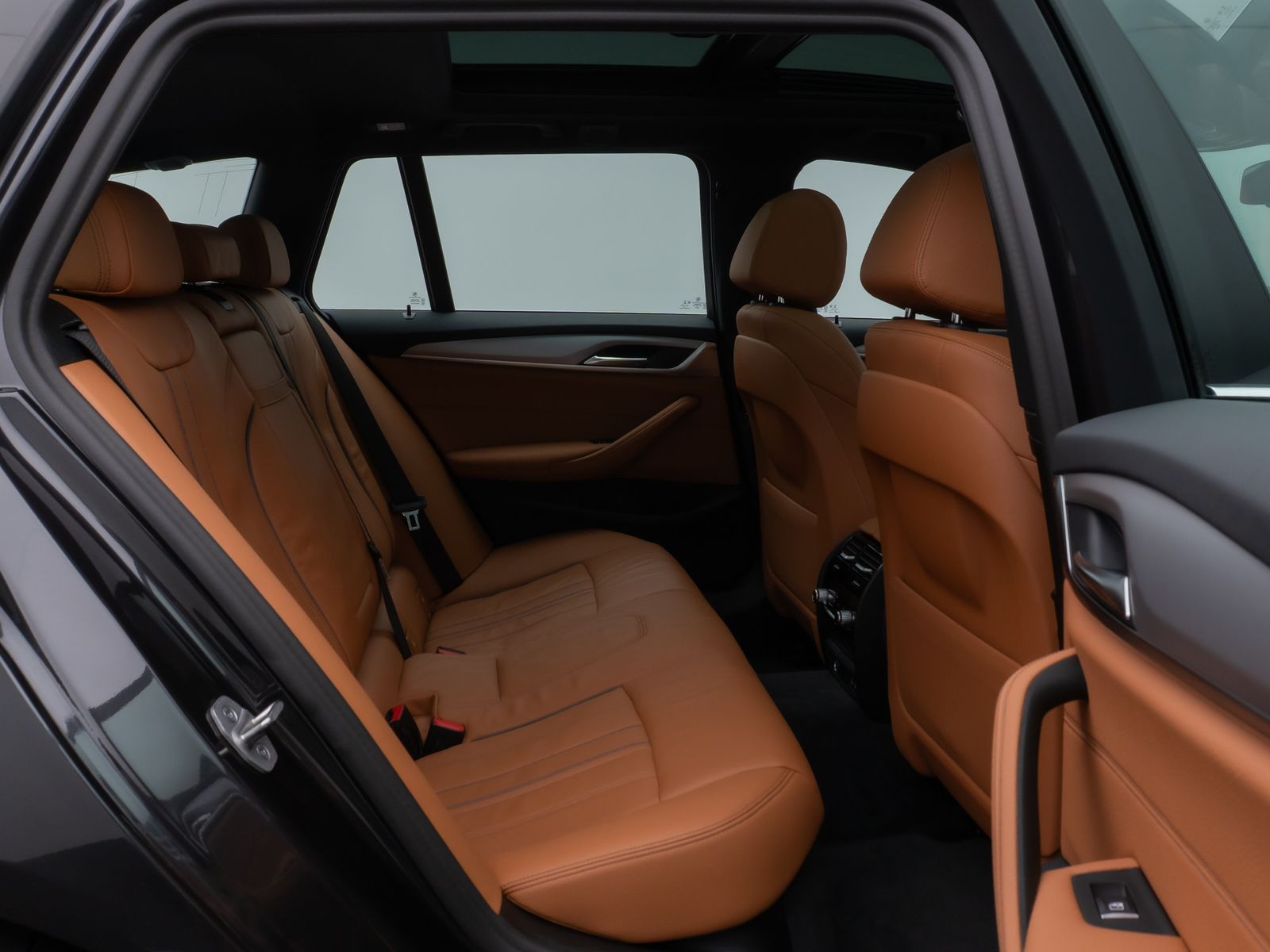 Fahrzeugabbildung BMW 520d Panorama DAB Leder AHK Alarm M Sport 18Zoll