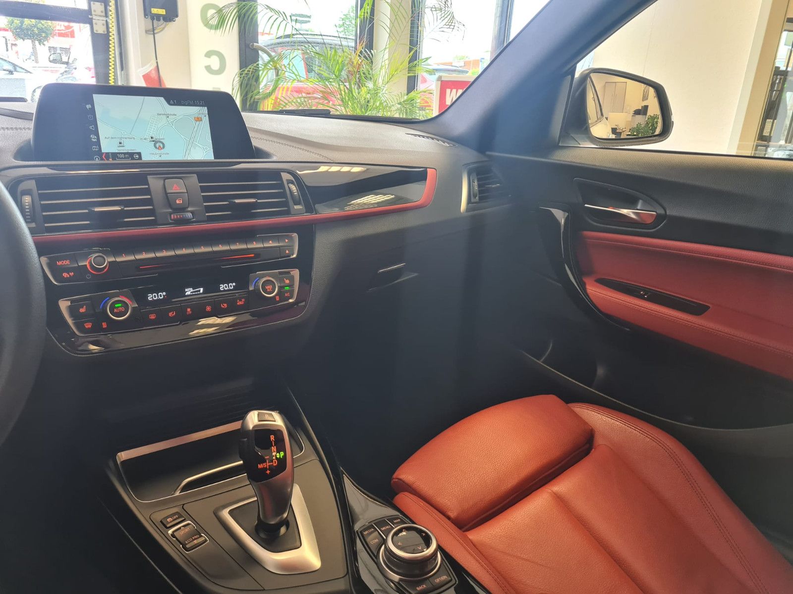 Fahrzeugabbildung BMW 220i Coupe Sport Line / NAVI / PDC / 1. Hand