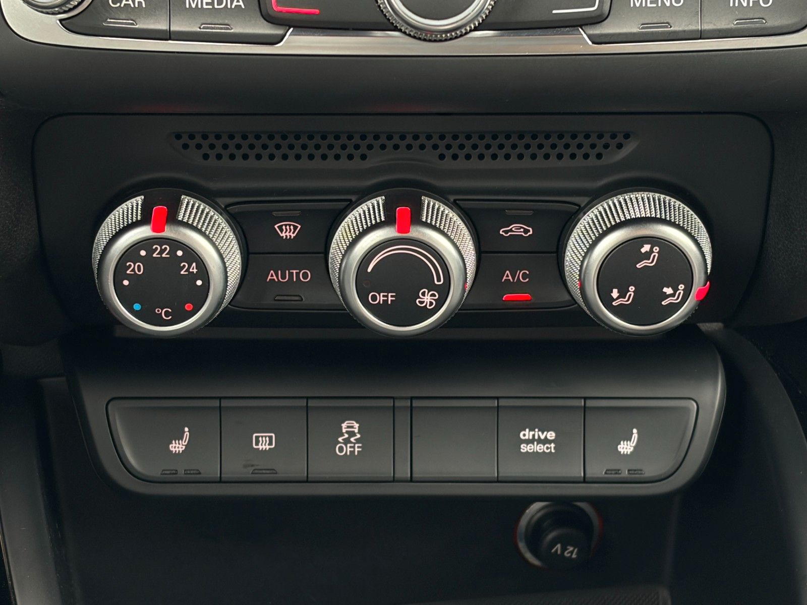 Fahrzeugabbildung Audi S1 2.0 TFSI quattro SHZ PDC Navi Leder Ambiente