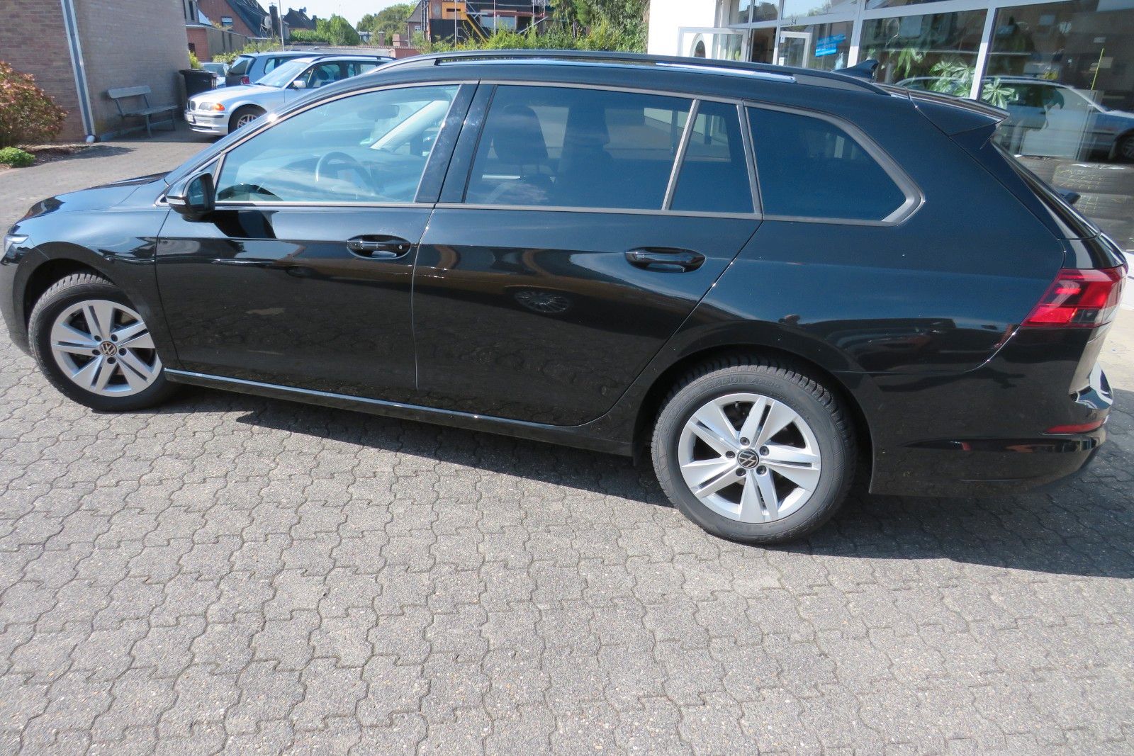 Fahrzeugabbildung Volkswagen Golf Variant LIFE DSG NAVI APP ACC SITZH. LED 1H