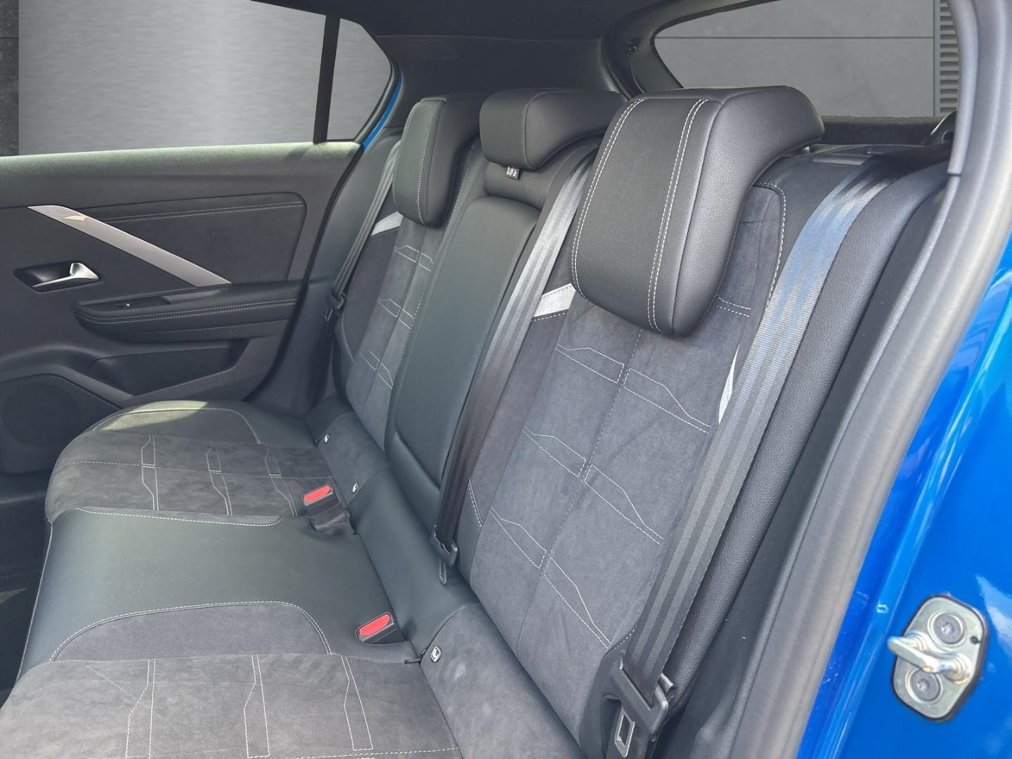 Opel Astra Electric Ultimate 54kWh Infotainment Tech 