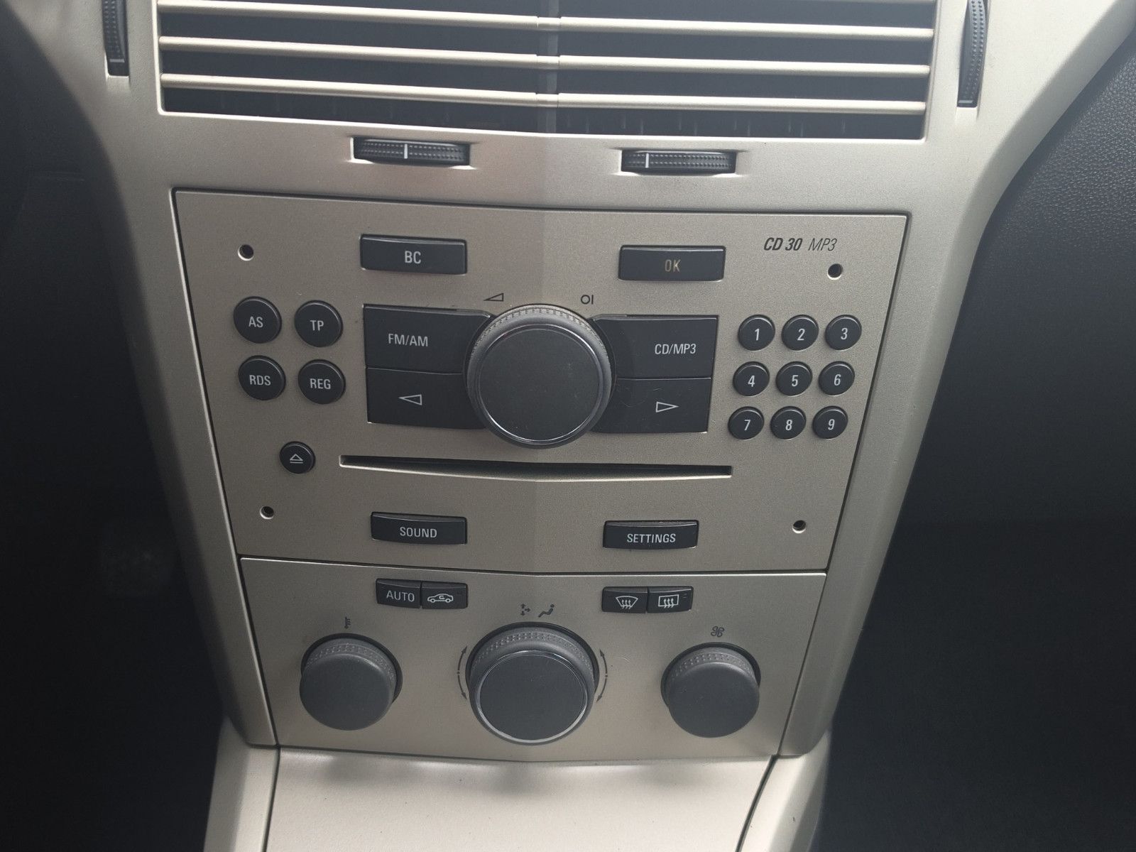 Fahrzeugabbildung Opel Astra H GTC Innovation TEMPOMAT KLIMA PDC
