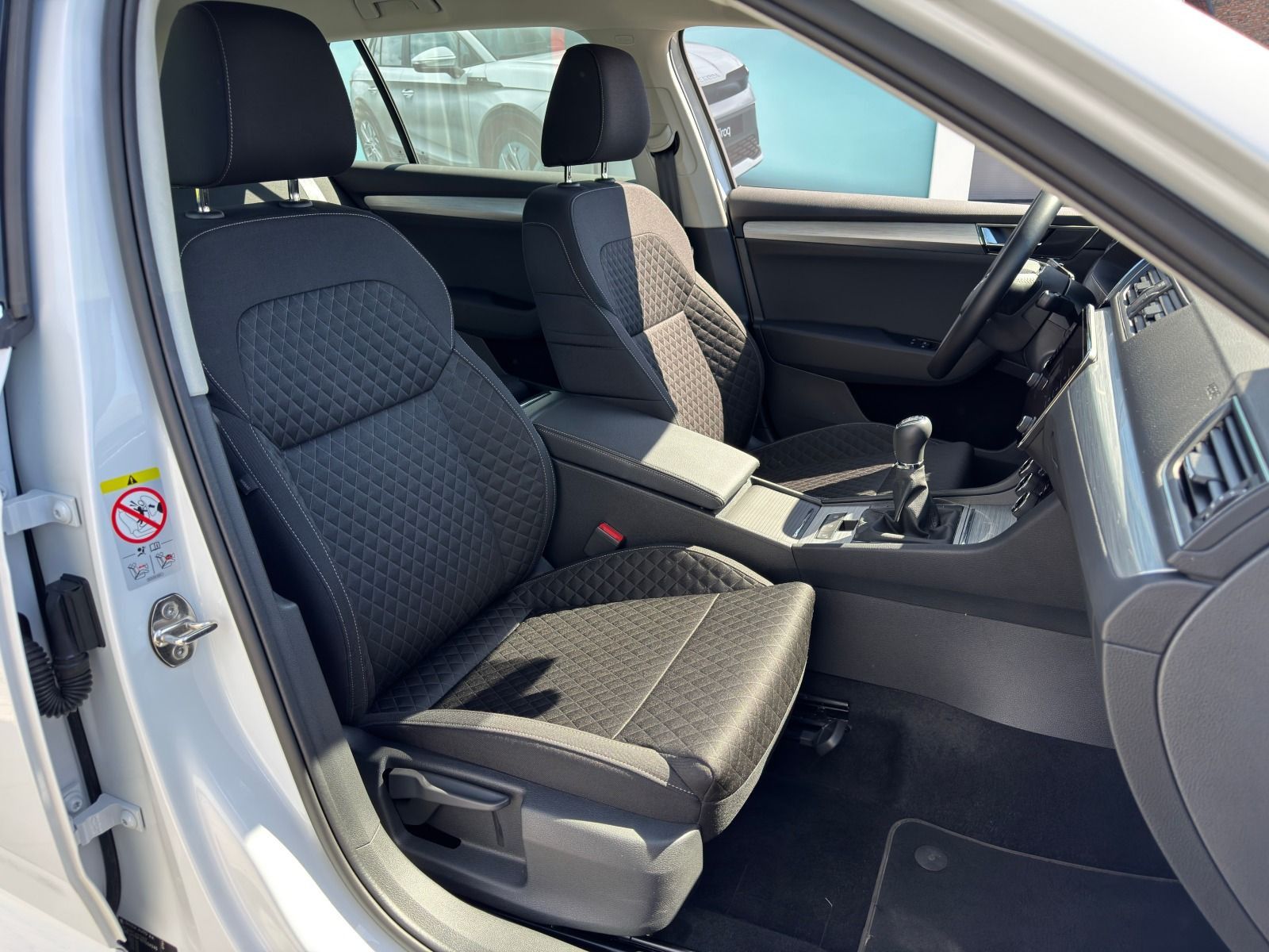 Fahrzeugabbildung SKODA Superb Combi 2.0 TDI 6-Gang*LED*PDC*SmartLink