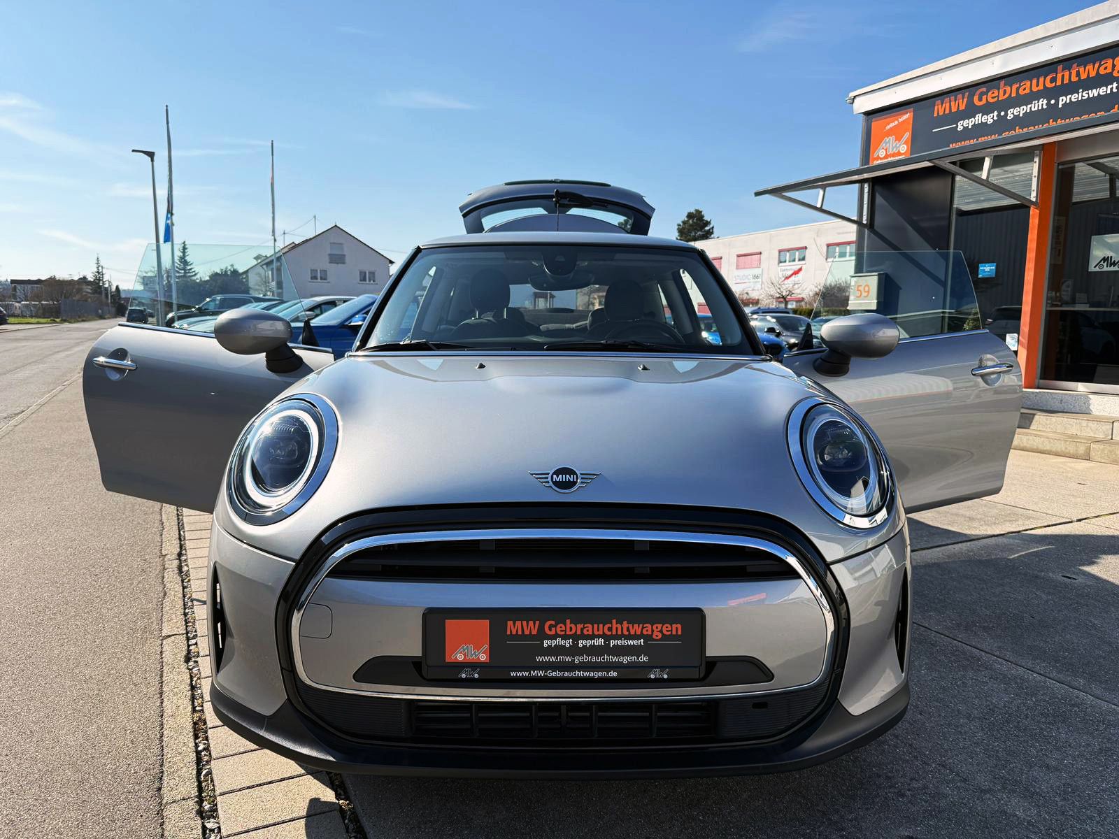 Fahrzeugabbildung MINI Cooper Aut. Essential-Trim LED KAM PDC SHZ AMBI