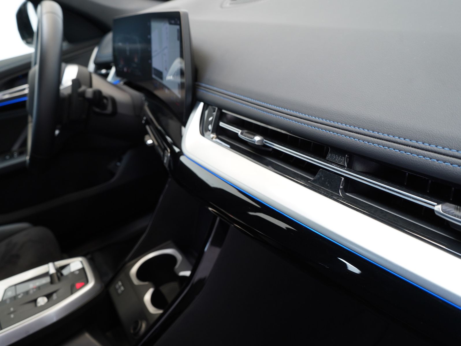 Fahrzeugabbildung BMW X1 18 d sDrive M Sport SHADOW