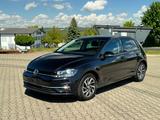 Volkswagen Golf 1.5 TSI Sound DSG ACC Navi SHZ App-Connect