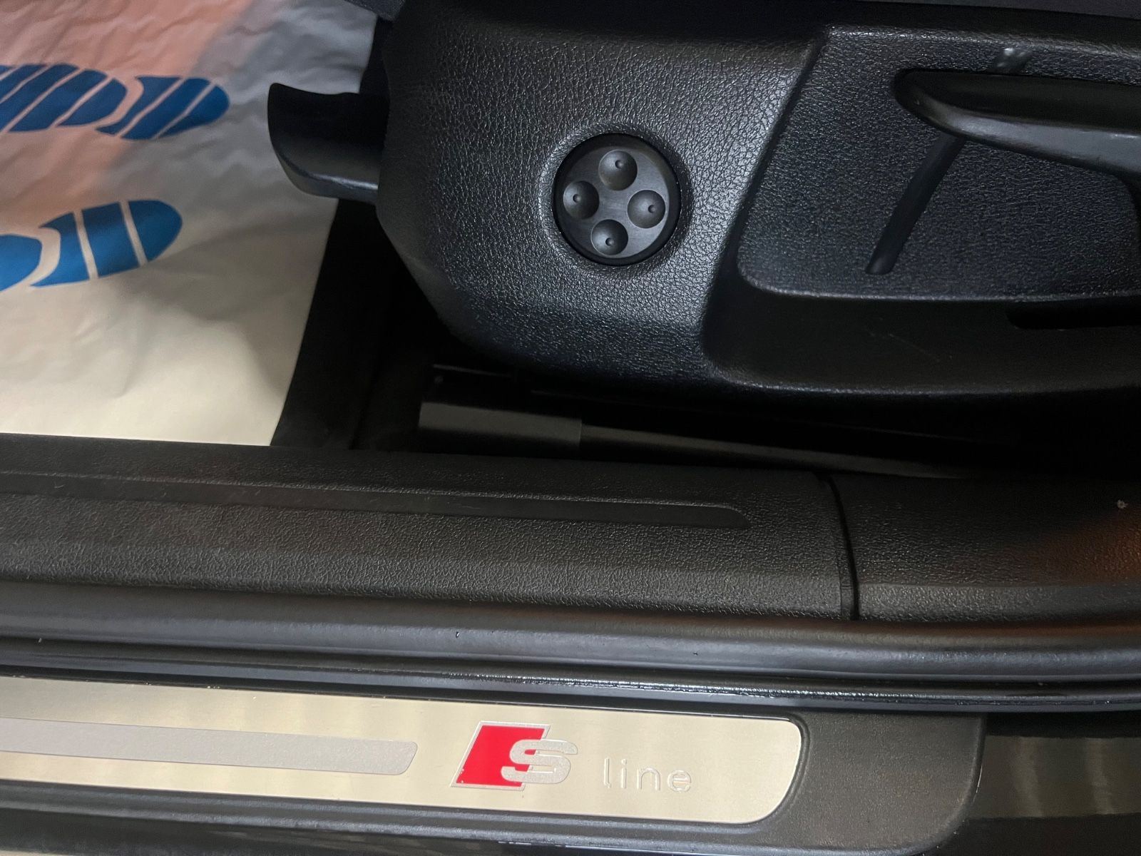 Fahrzeugabbildung Audi A4 Avant 2.0 TDI S line quattro *1.HAND*