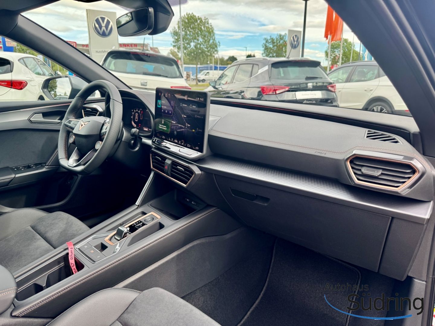 Leon Sportstourer 2,0TSI VZ 4DRIVE DSG AHK Navi