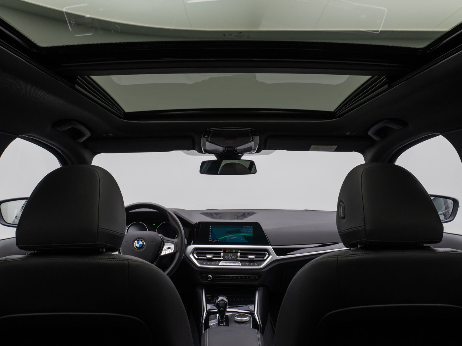 Fahrzeugabbildung BMW 320d Panorama HiFi PDC LED Geschwindigkeitsreg