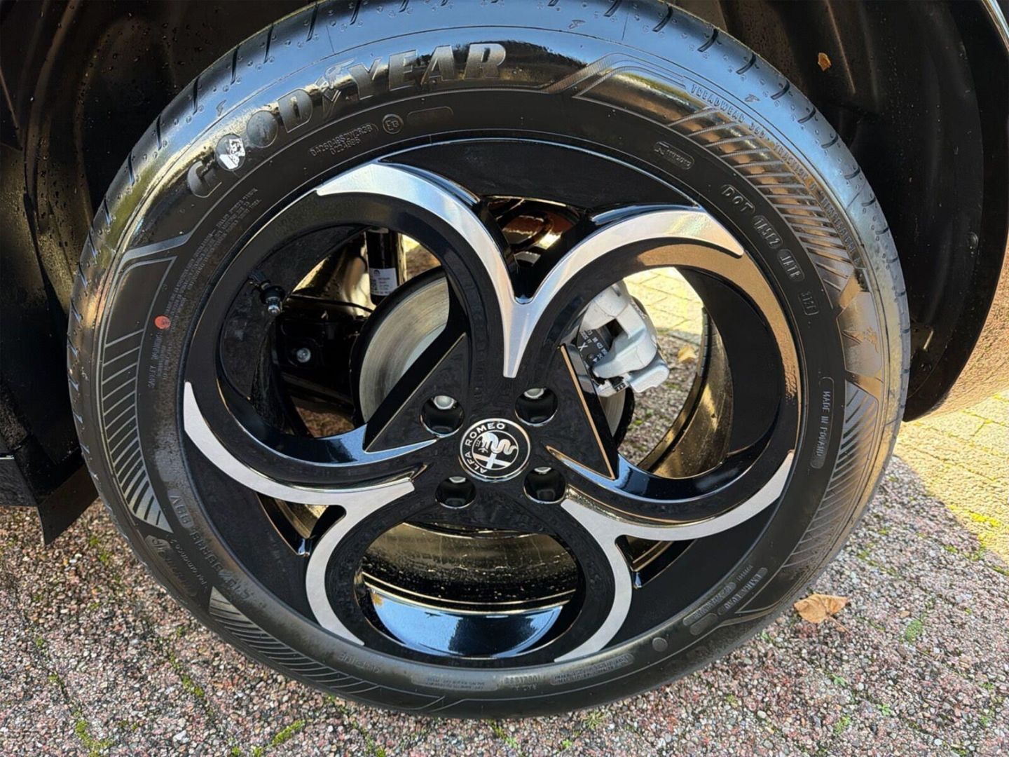 Fahrzeugabbildung Alfa Romeo Junior Ibrida 1.2 VGT 48V-Hybrid 107 kW Ti