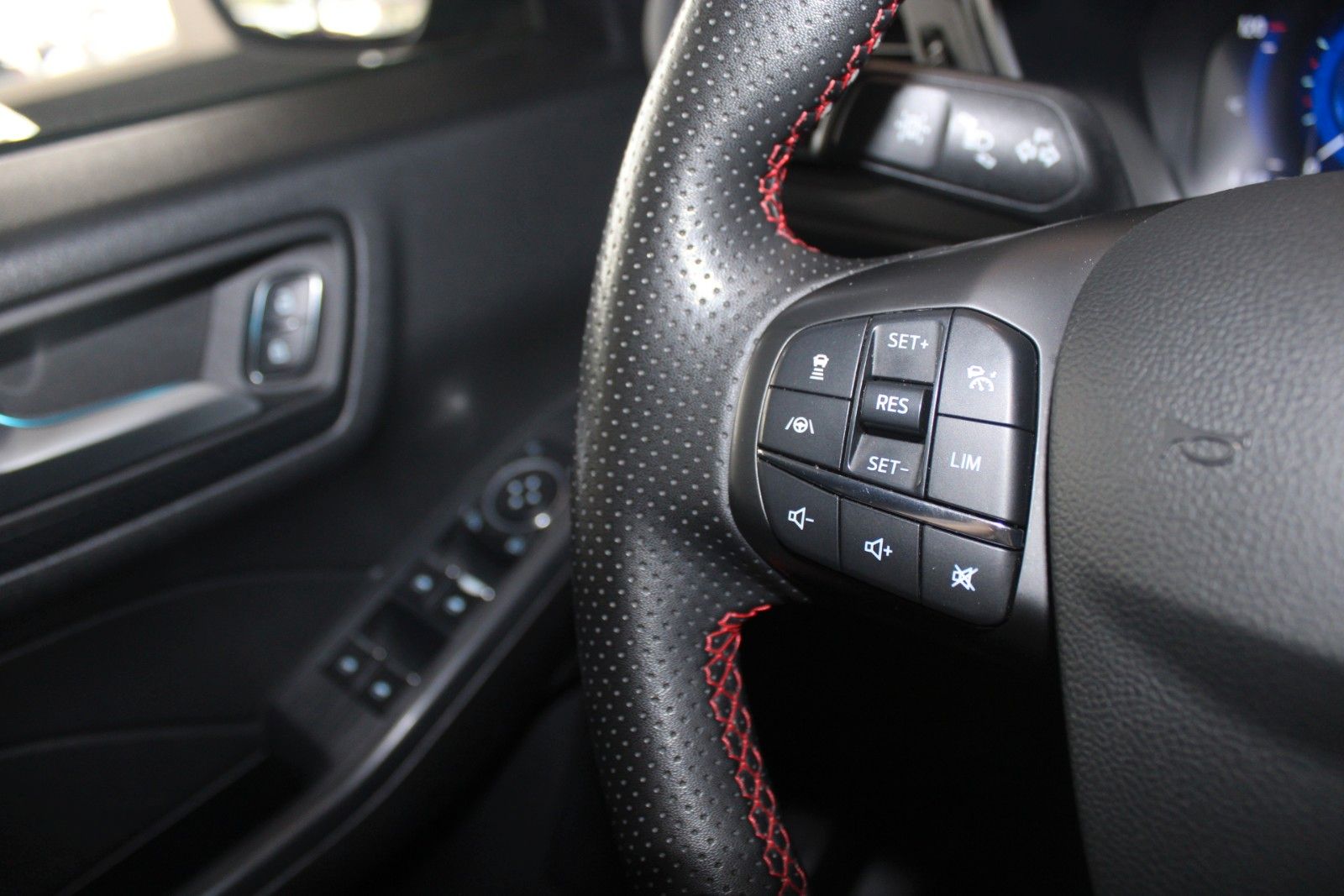 Fahrzeugabbildung Ford Kuga PHEV ST-Line X LED AHK 2xCam ACC WinterPak.