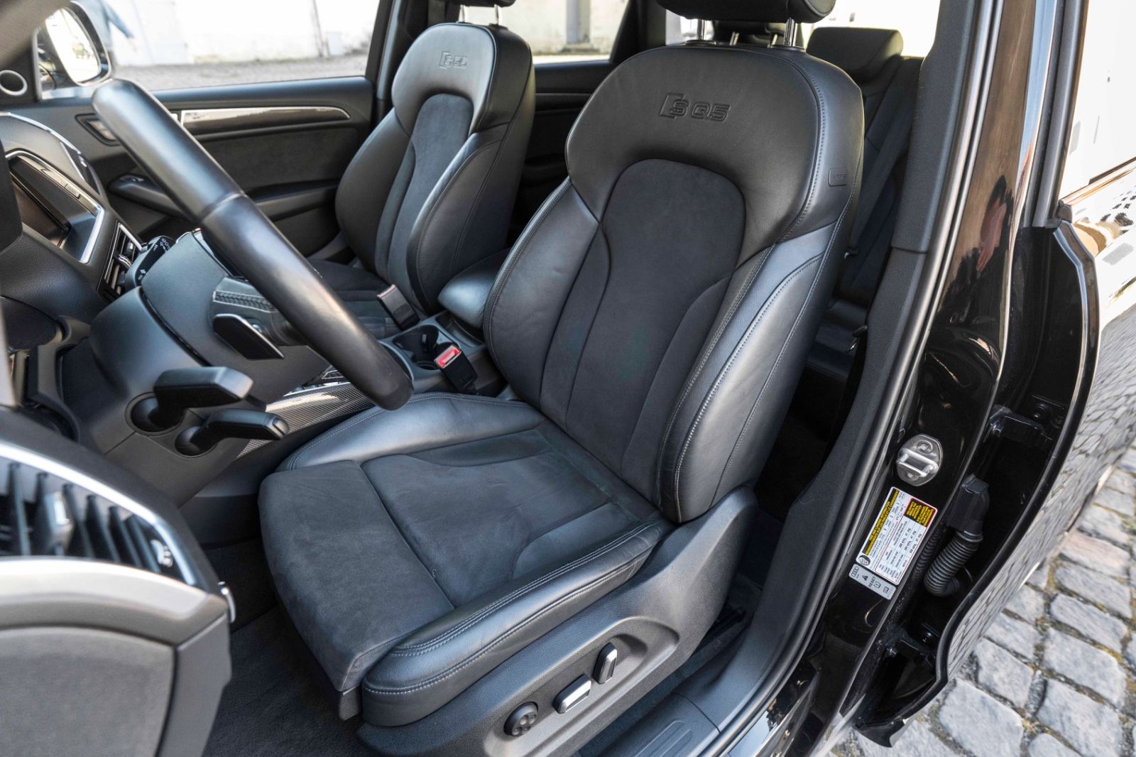 Fahrzeugabbildung Audi SQ5 3.0TFSI QUATTRO B&O BIXENON KAM NAV ALC PANO