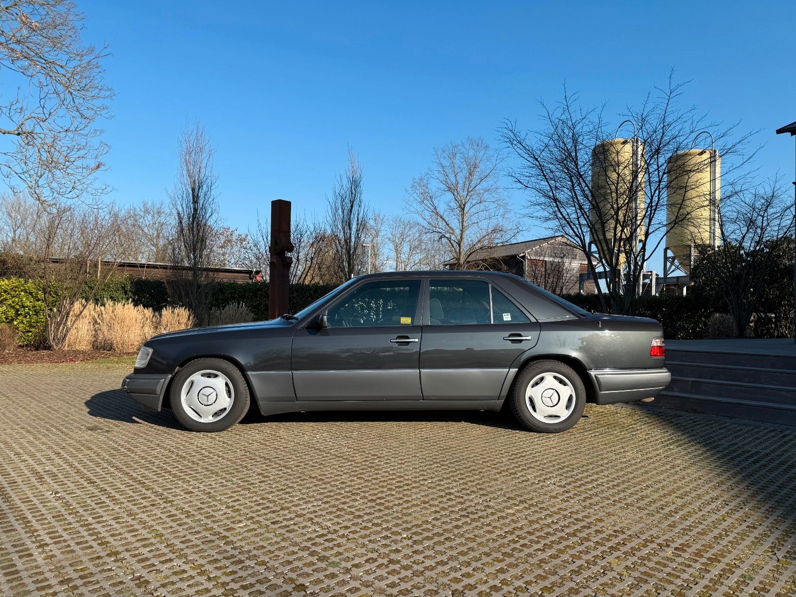 Fahrzeugabbildung Mercedes-Benz E 200