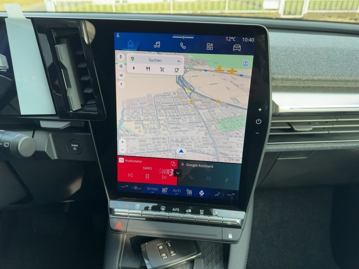 Fahrzeugabbildung Renault Scenic TECHNO E-TECH 220 LONG RANGE GJR - mit KI generiert/bearbeitet