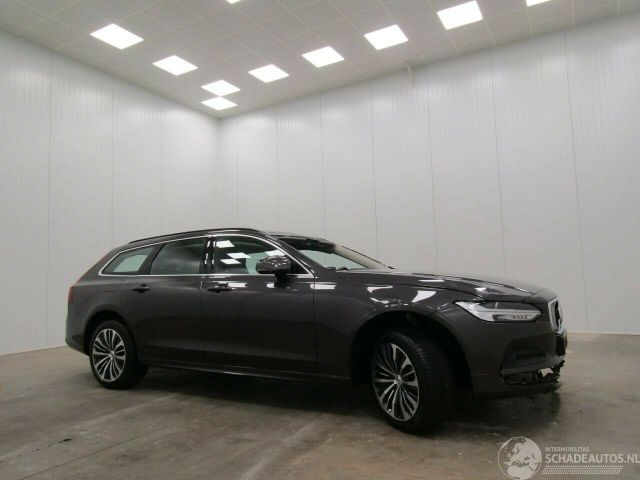 Volvo V-90 2.0 B4 Autom. Hybrid Momentum Navi