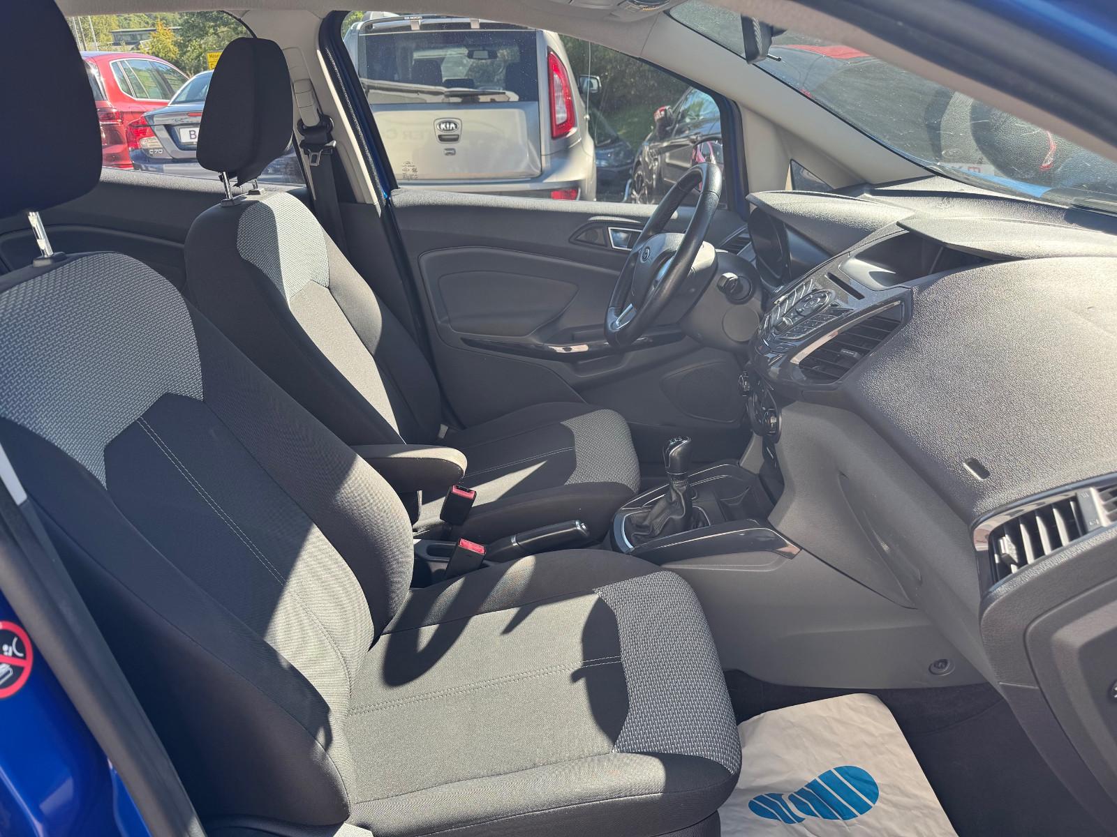 Ford EcoSport 2015 — photo 18