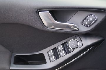 Ford Fiesta EcoBoost Titanium AUT-NAVI-SHZG-TEMPOMAT-