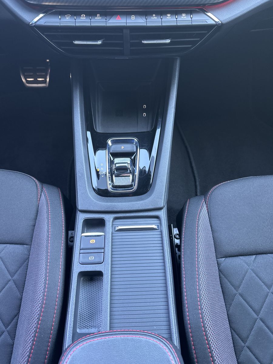 Fahrzeugabbildung SKODA Octavia Combi 2.0 TSI DSG RS NAV+LED+CANTON+VC