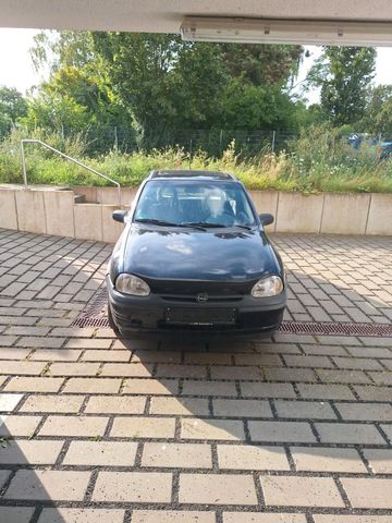 Opel Corsa B / schwarz / 1997 / Kurbelhubd...