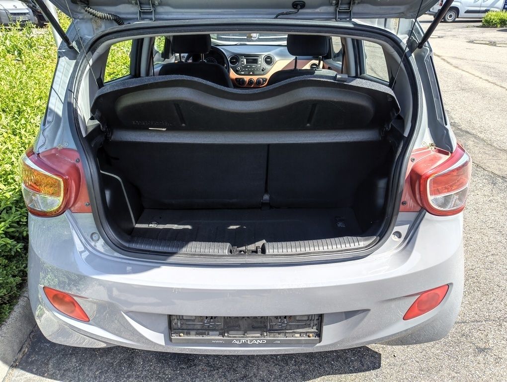 Fahrzeugabbildung Hyundai i10 1.2 FIFA World Cup Edition MOTORSCHADEN
