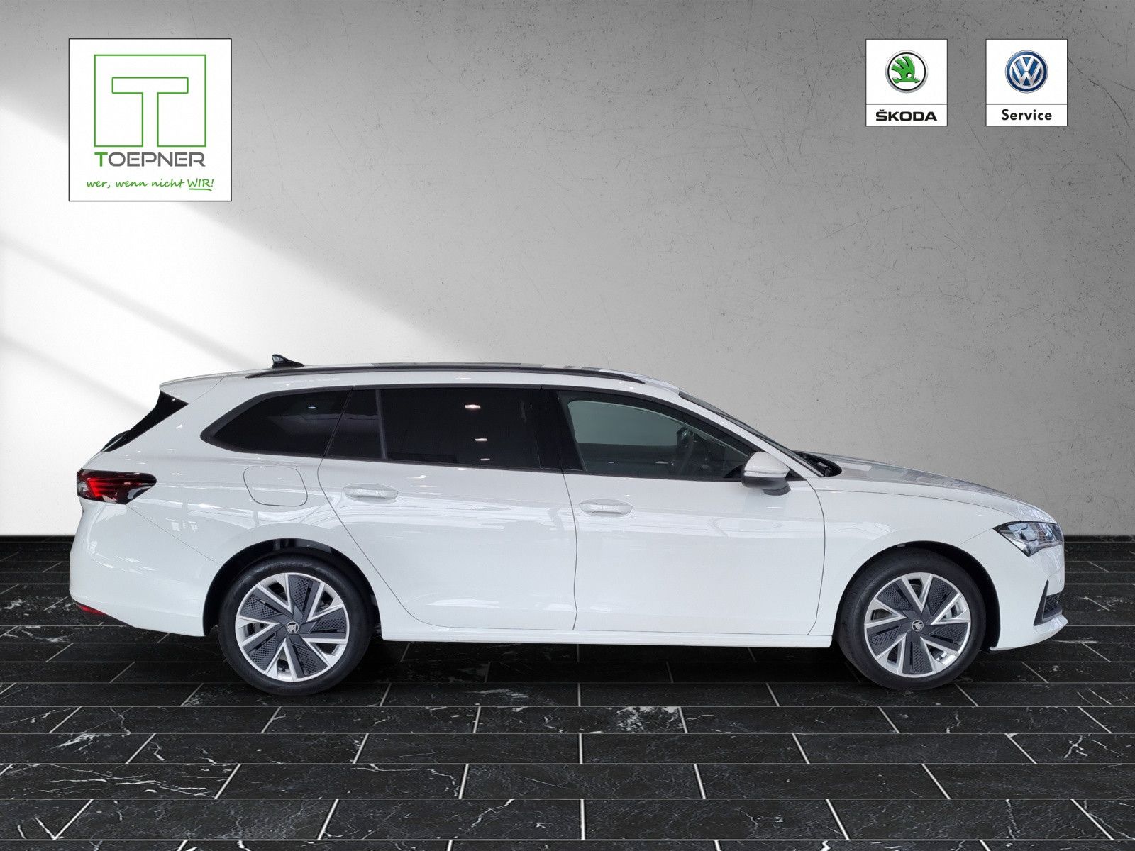 Fahrzeugabbildung SKODA Superb Combi Selection 2.0 TDI 142kW/193PS 4x4