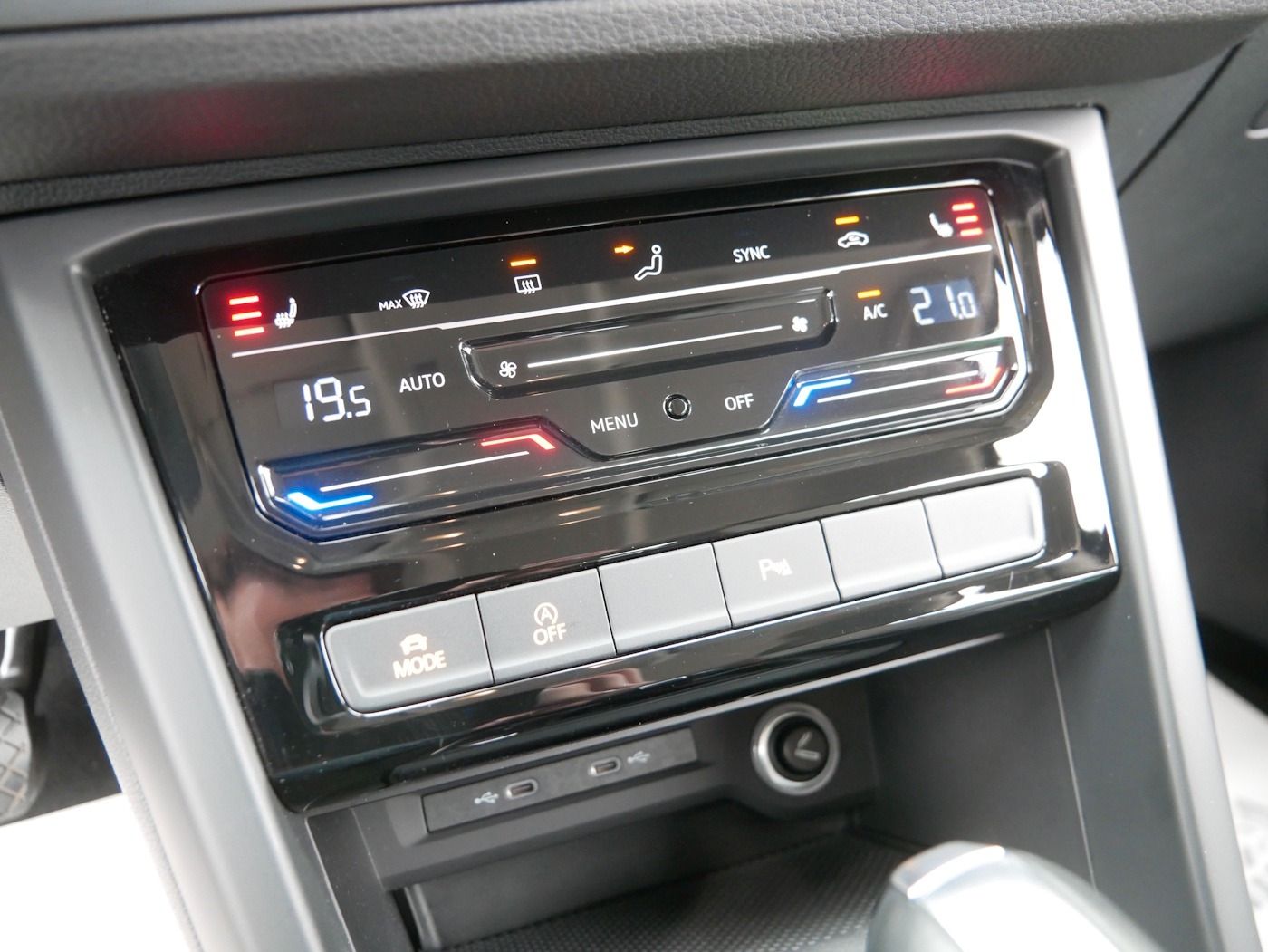 Fahrzeugabbildung Volkswagen Touran 1.5 Comfortline NEU49T 7-Sitzer AHK Kamer