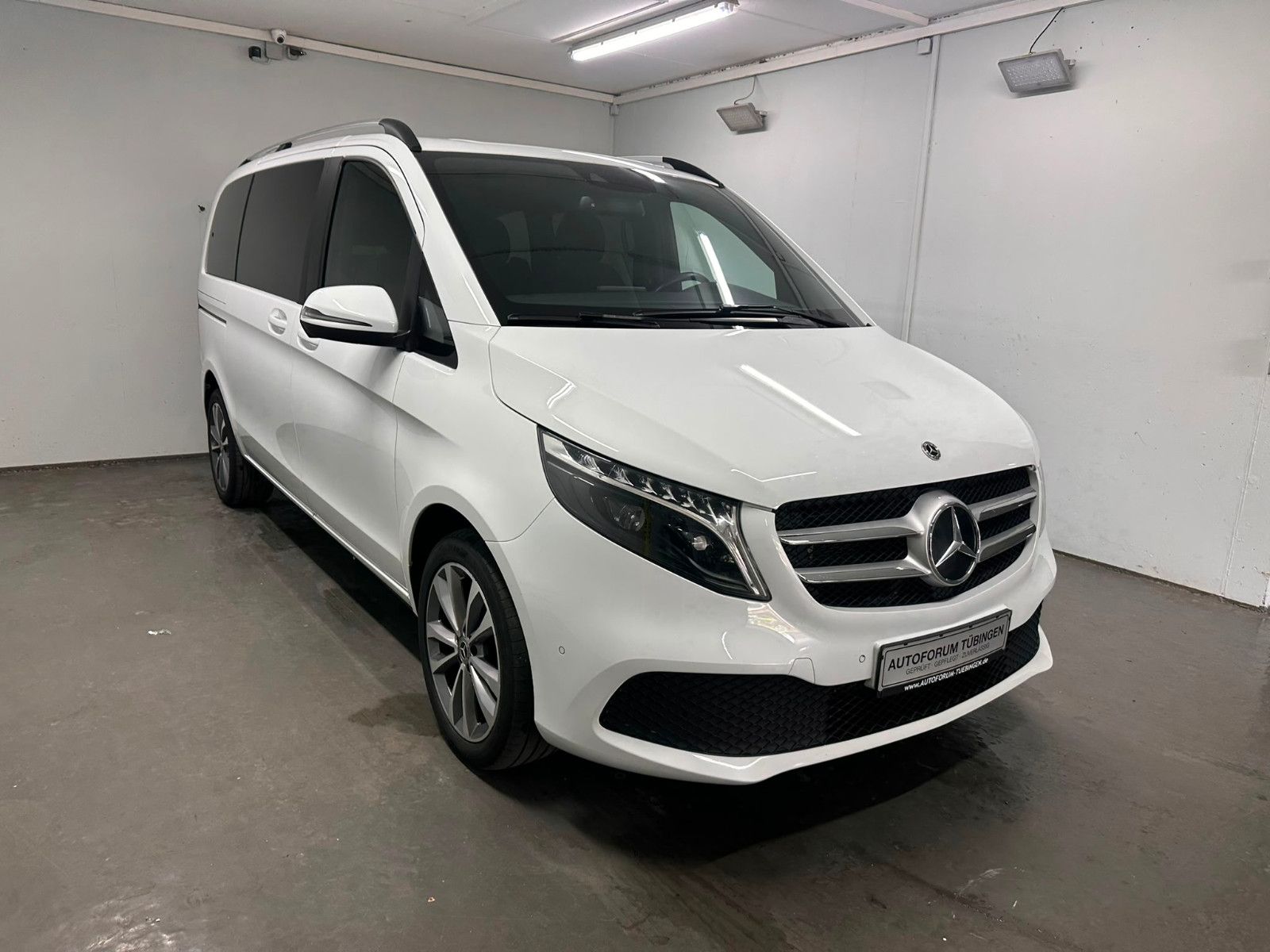 Fahrzeugabbildung Mercedes-Benz V 220 d Aut. EDITION kompakt*6-Sitz*DISTRO*SDH*