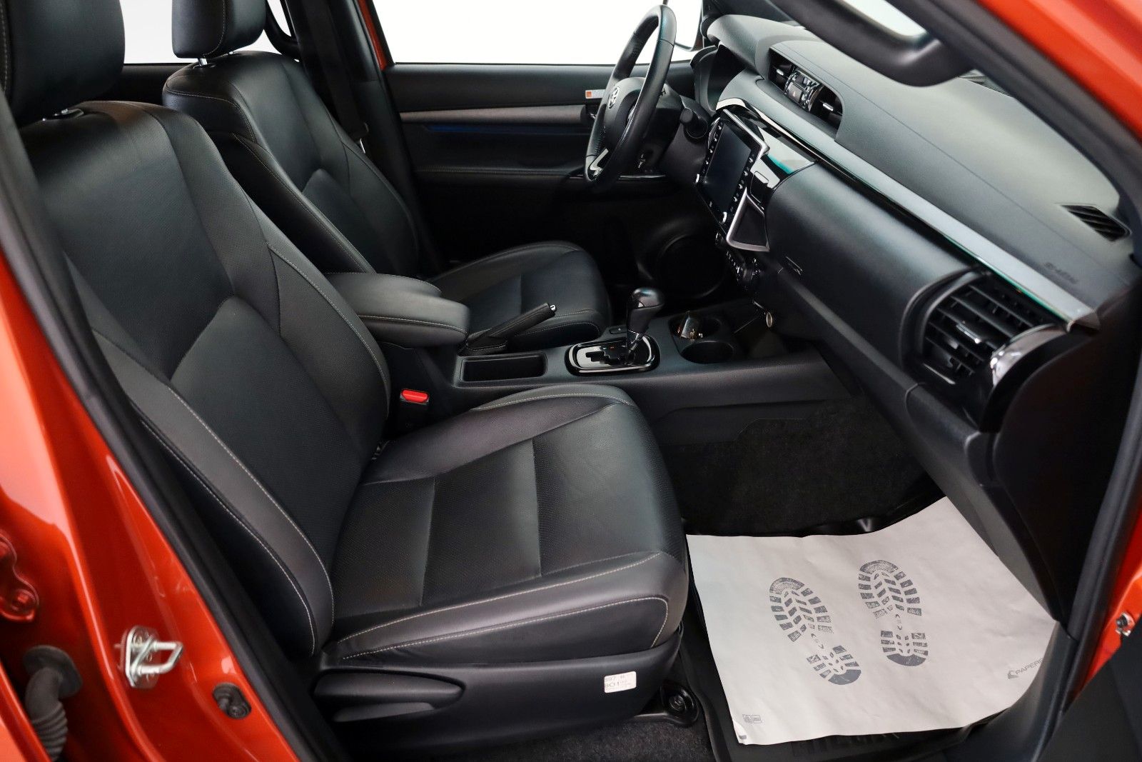 Fahrzeugabbildung Toyota Hilux 2.8 D-4D Invincible,AWD,Leder,ACC,Rollo
