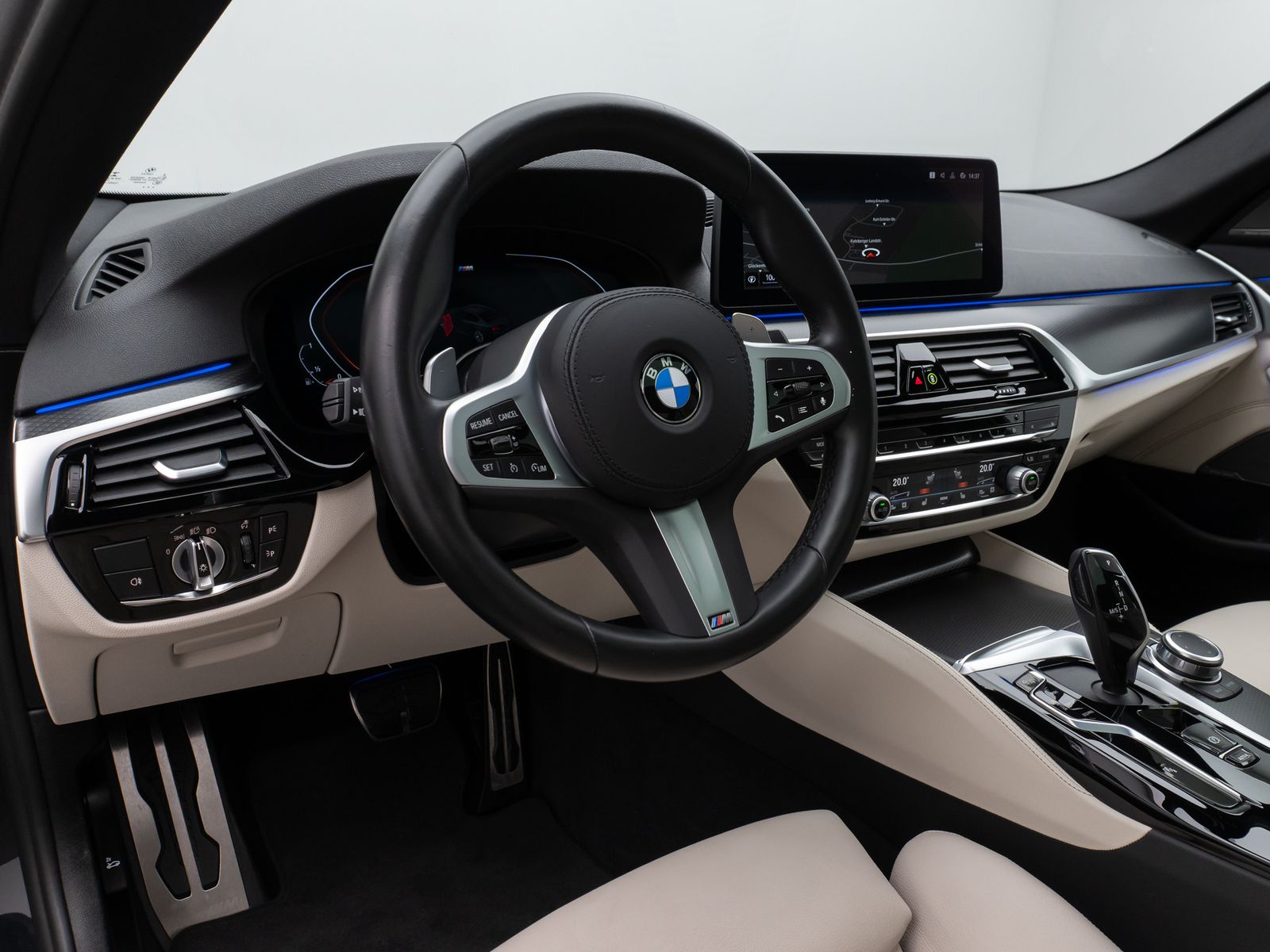 Fahrzeugabbildung BMW 540i xD M Sport Glasdach Kamera HUD DAB H/K 19"