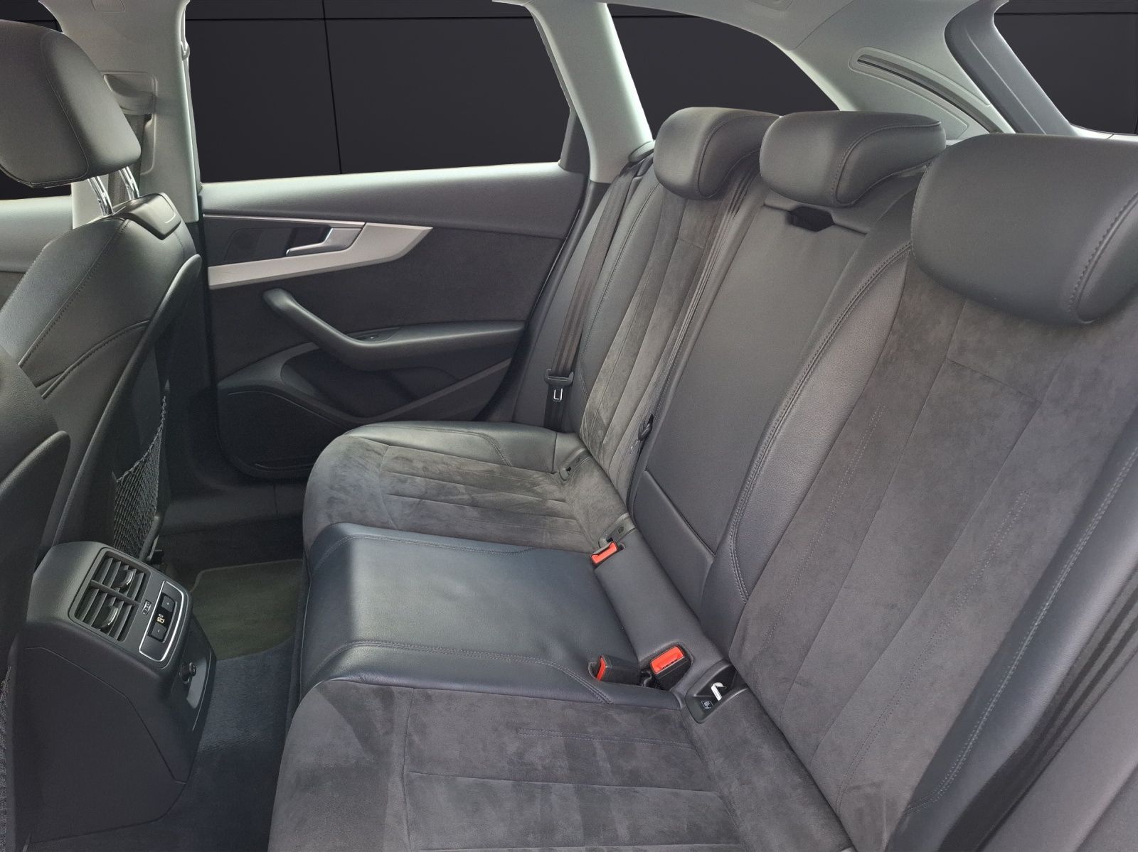 Fahrzeugabbildung Audi A4 Avant 40 TDI S-tronic quattro LED AHK Navi AV