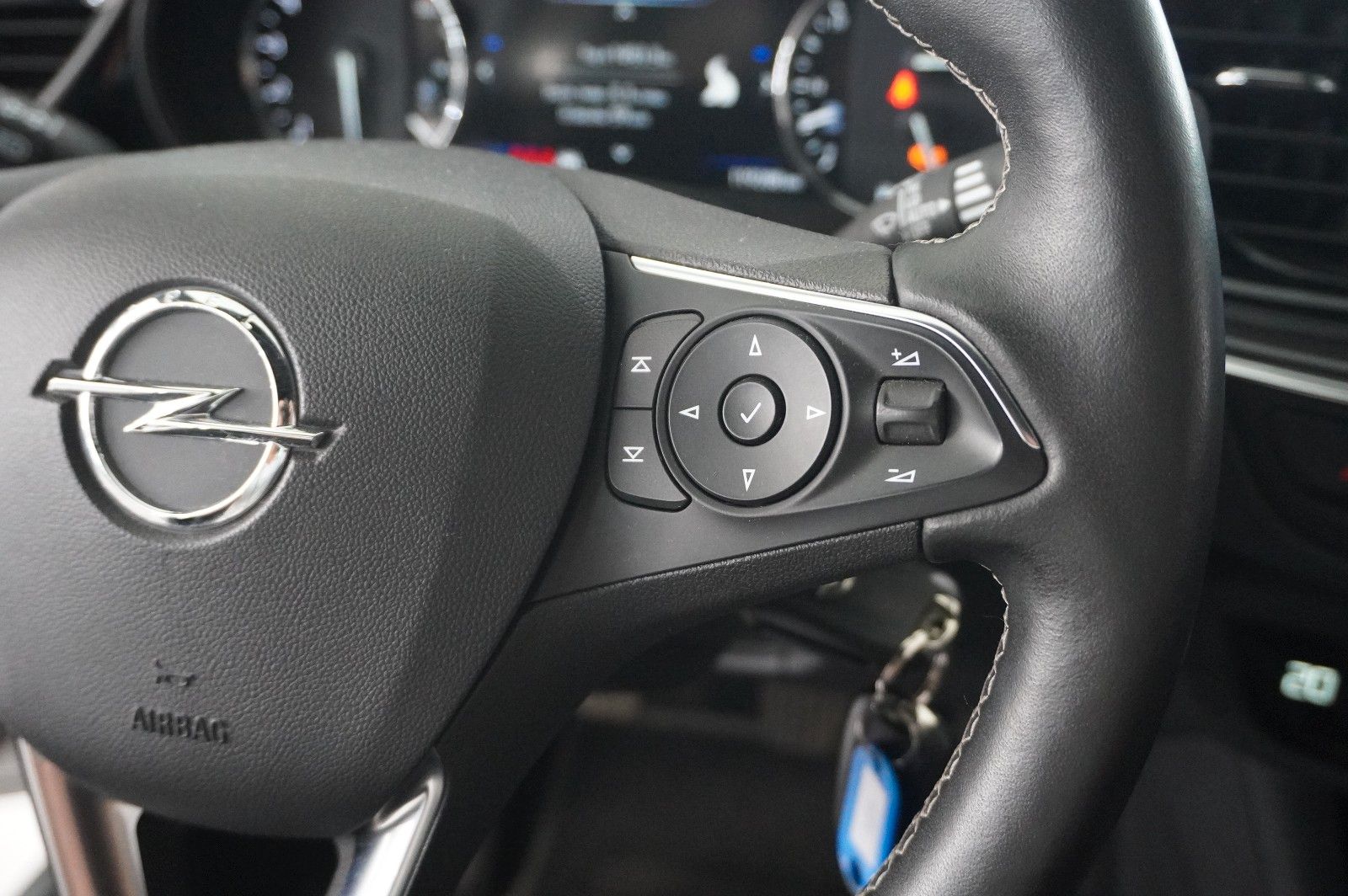 Fahrzeugabbildung Opel Insignia B ST 1.5D ELEGANCE NAVI/LED/KAMERA/DAB+