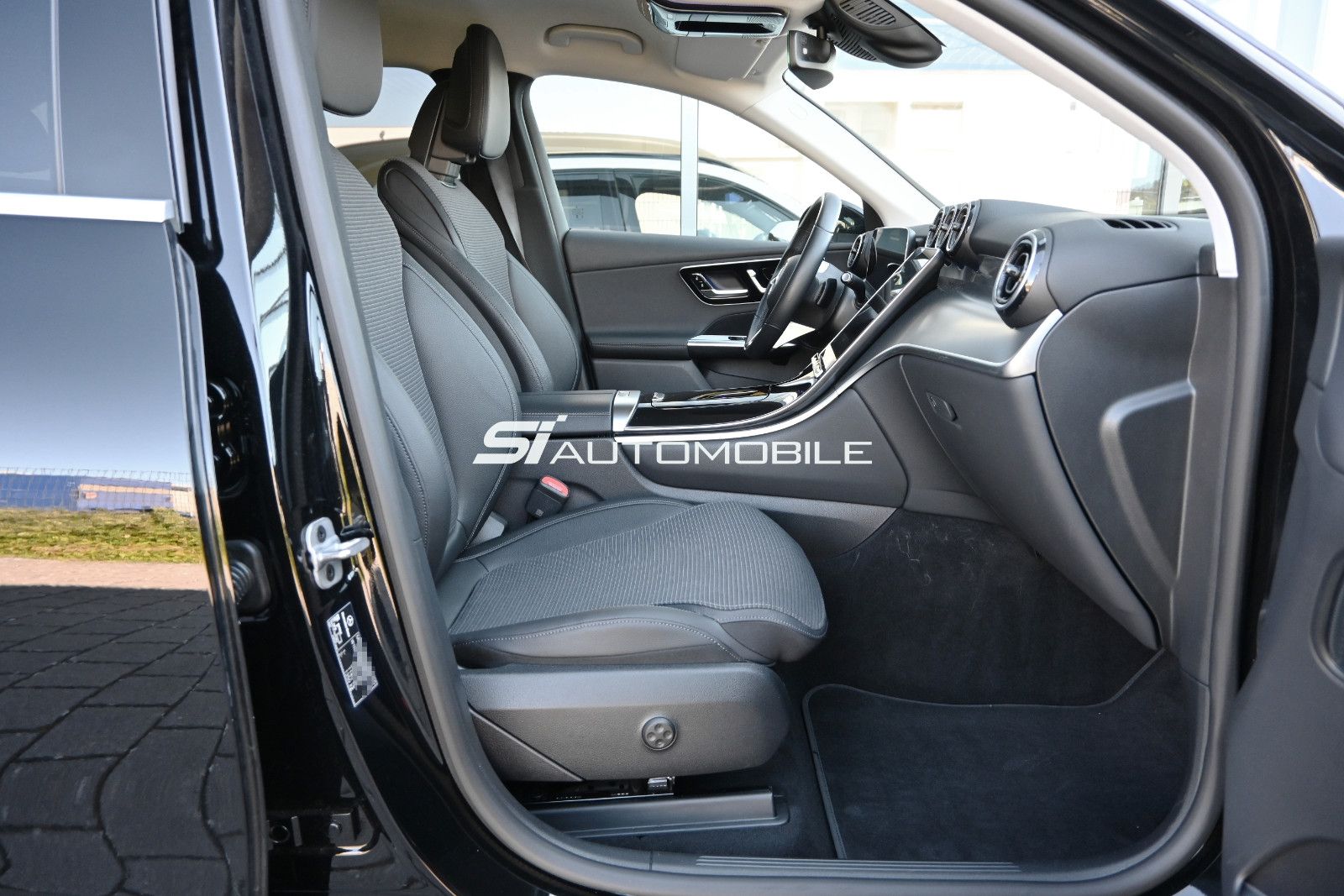 Fahrzeugabbildung Mercedes-Benz GLC 200 4MATIC Aut. °AHK°MEMORY°360°-KAM°8-FACH°