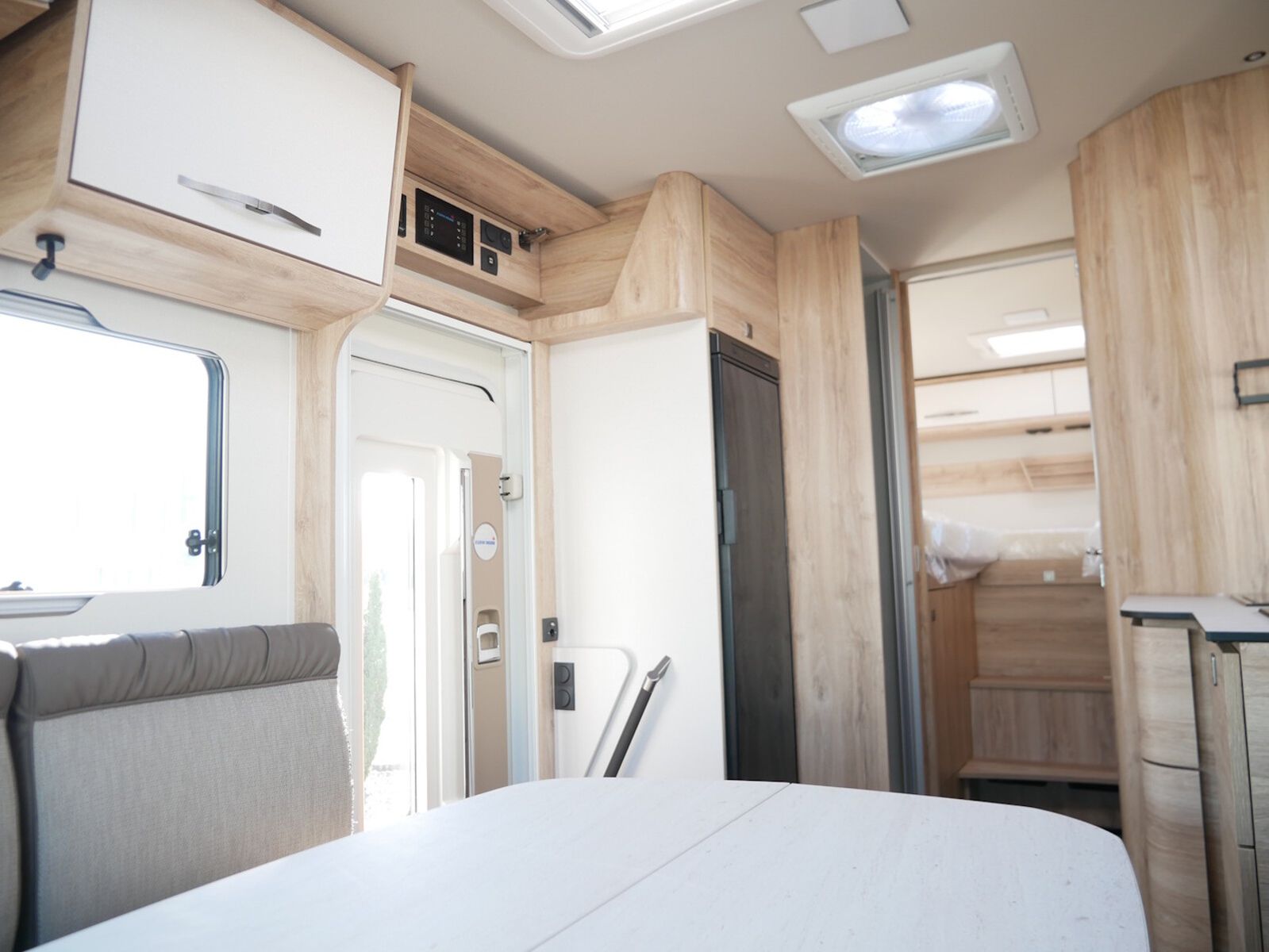 Fahrzeugabbildung Eura Mobil Integra Line IL 720 EF SAT, SOLAR, LUFTFEDERUNG