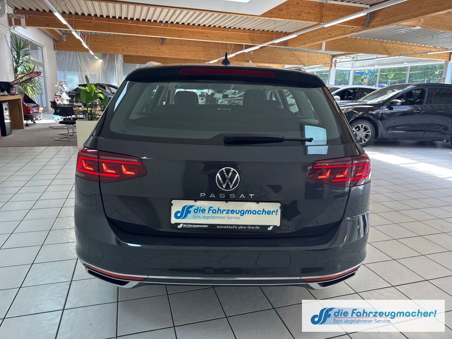 Fahrzeugabbildung Volkswagen Passat Variant Elegance 1.5 TSI BMT Start-Stopp
