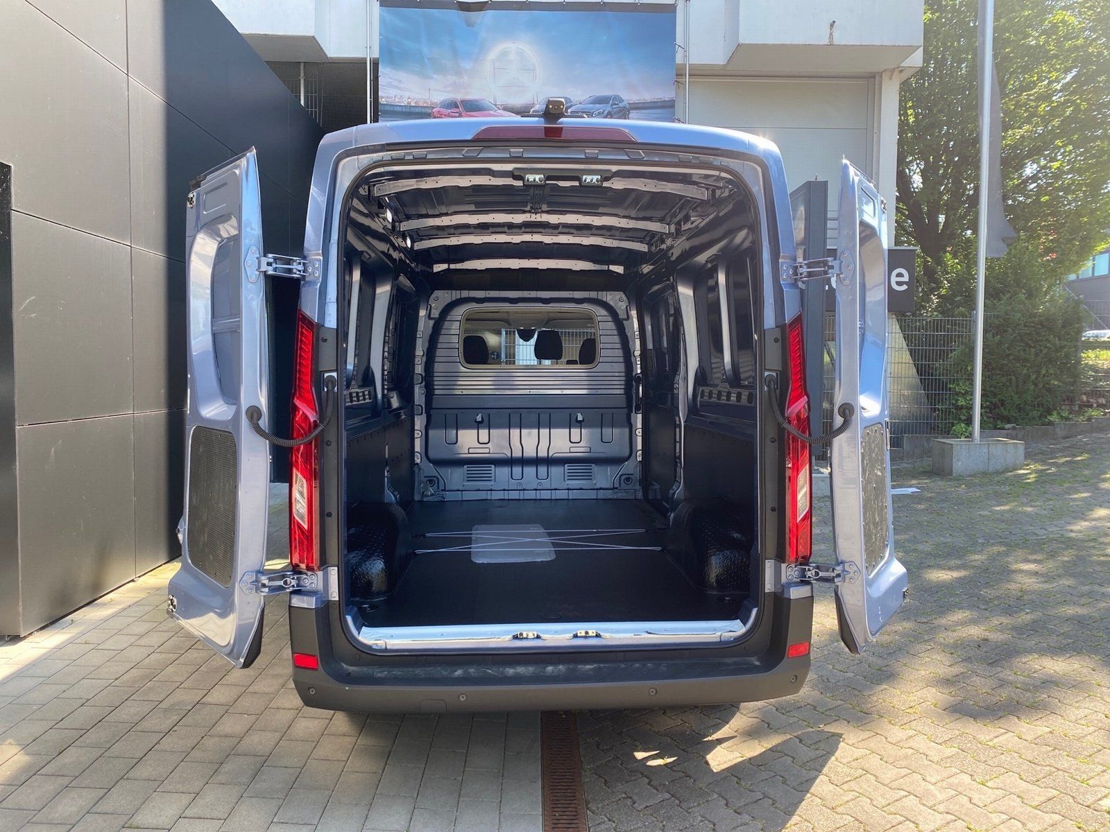 Fahrzeugabbildung Maxus Deliver 9 FWD L3H2 Base Komfortpaket *AKTION*