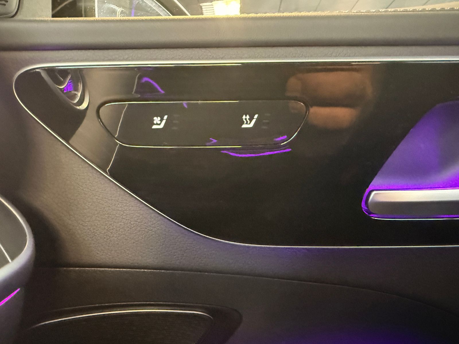 Fahrzeugabbildung Mercedes-Benz C 300TD/AMG/PANO/AMBIENTE/KAMERA/LED/MASSAGE
