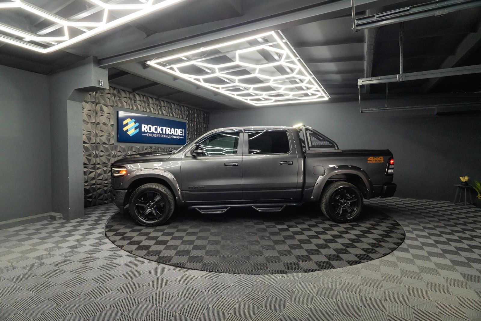 Fahrzeugabbildung Dodge RAM 5.7 V8 HEMI 4x4 OFFROAD Night Limited 19%