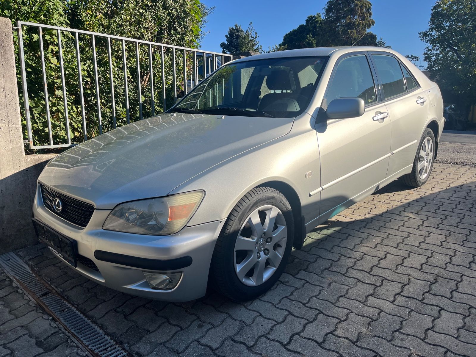 2003 Lexus IS200