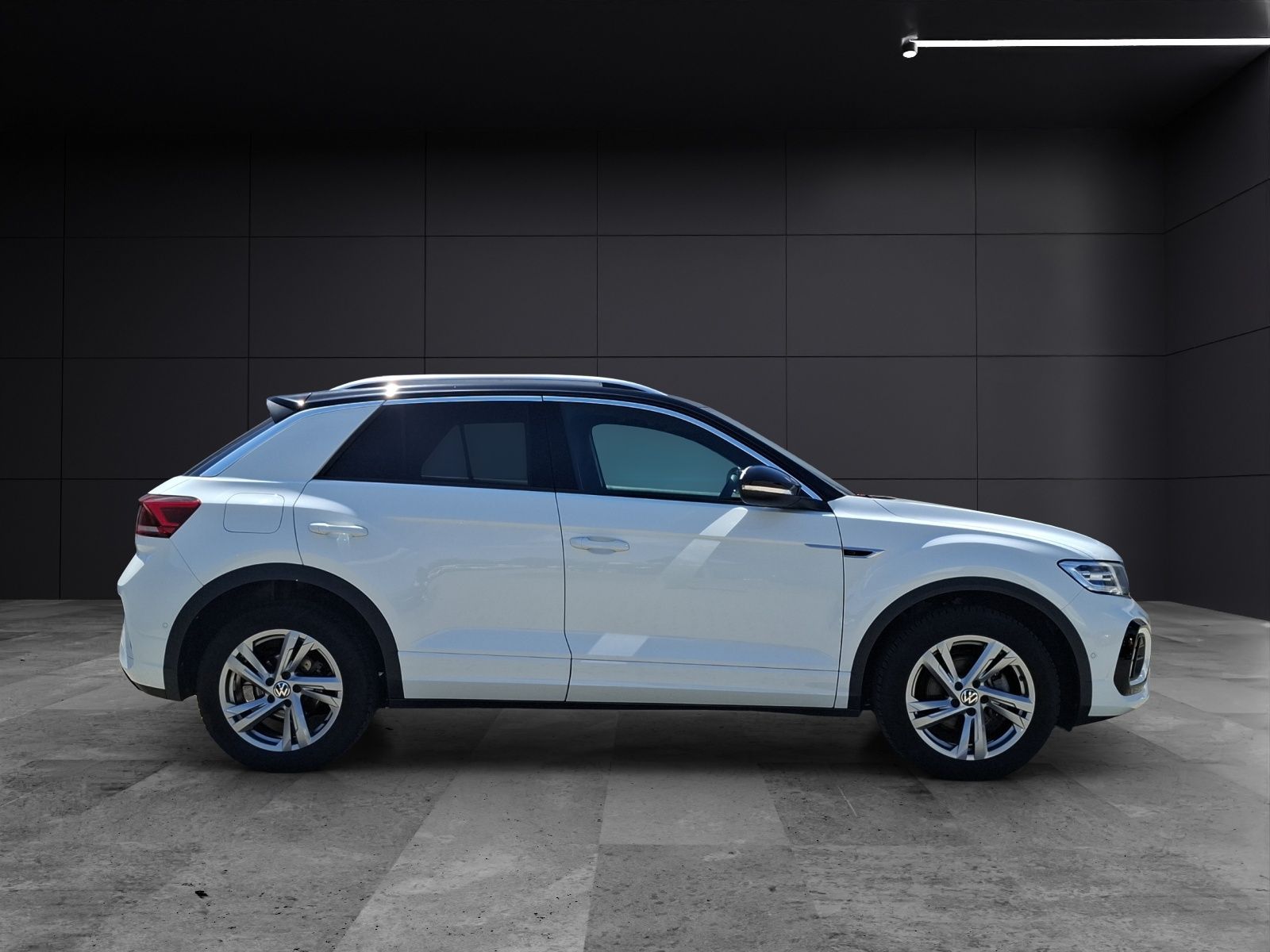 Fahrzeugabbildung Volkswagen T-Roc TSI R-Line DSG LEDplus AHK Navi AID ACC RF