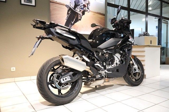 Fahrzeugabbildung BMW S1000XR Style Triple Black