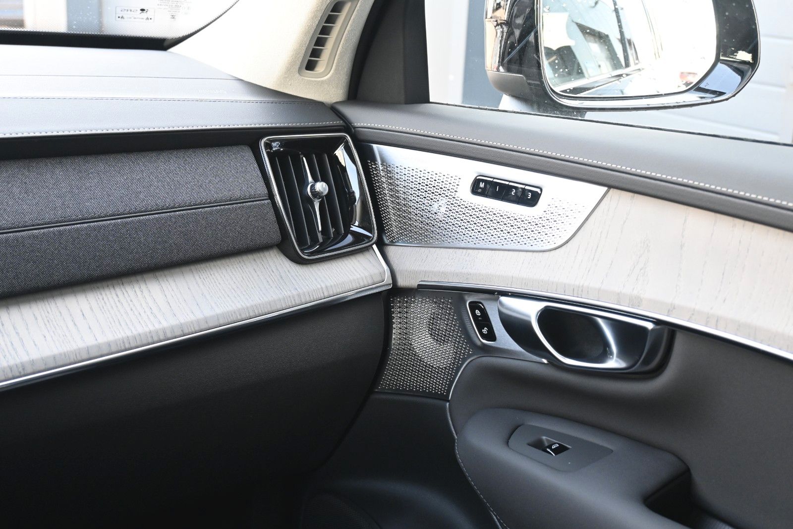 Fahrzeugabbildung Volvo XC90 T8 AWD Ultra Dark Recharge Plug-In Hybrid