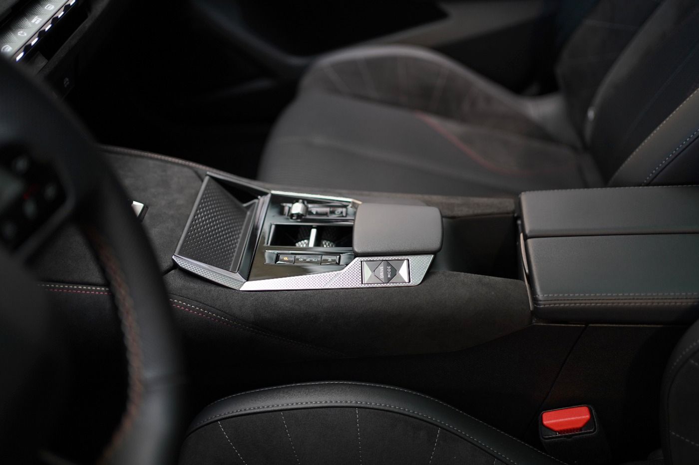 Fahrzeugabbildung DS Automobiles DS4 PureTech 130 EAT8 Performance Line Anhängerk