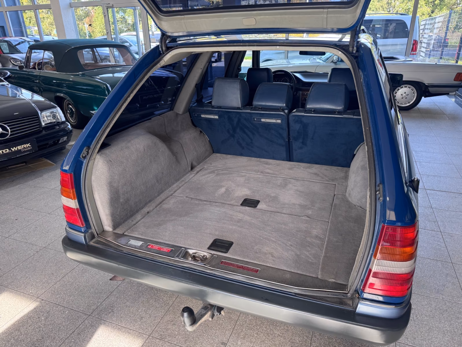 MERCEDES-BENZ E 230 132 ch BVA W124 - CLIM - CHAUFFAGE STATIONNAIRE - CUIR - ATTELAGE - 244600 km