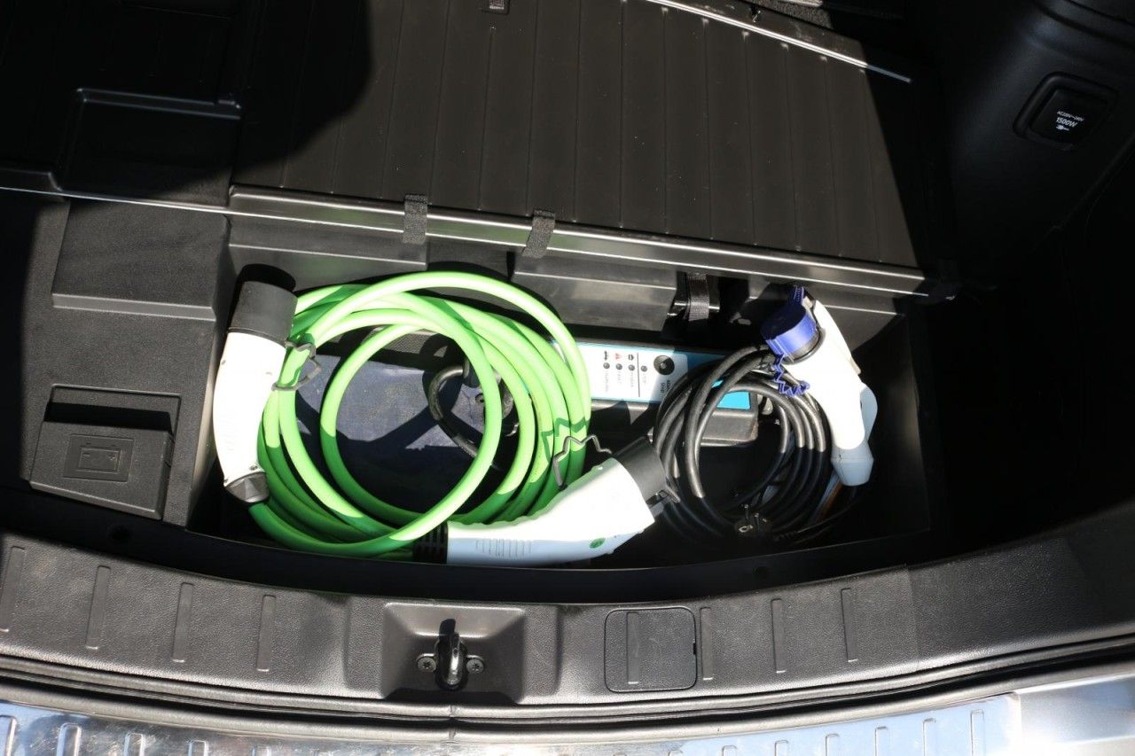 Fahrzeugabbildung Mitsubishi Plug-in Hybrid Outlander 2.4 4WD