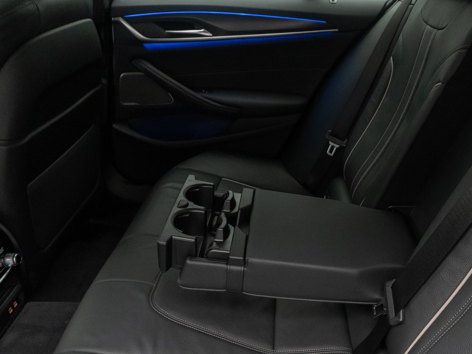 Fahrzeugabbildung BMW 530d M Sport DAB H/K Kamera Alarm Komfort 19Zoll