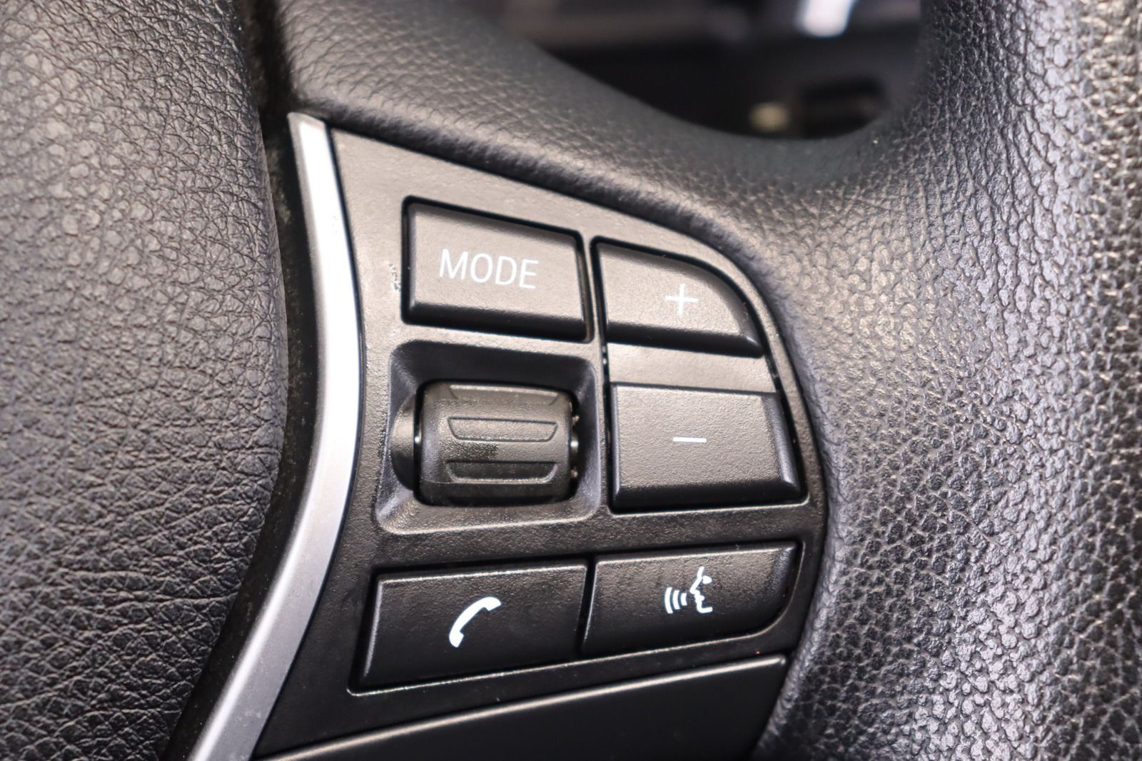 Fahrzeugabbildung BMW 220 i  * Xenon * Navi * Lenkradhzg. * Leder