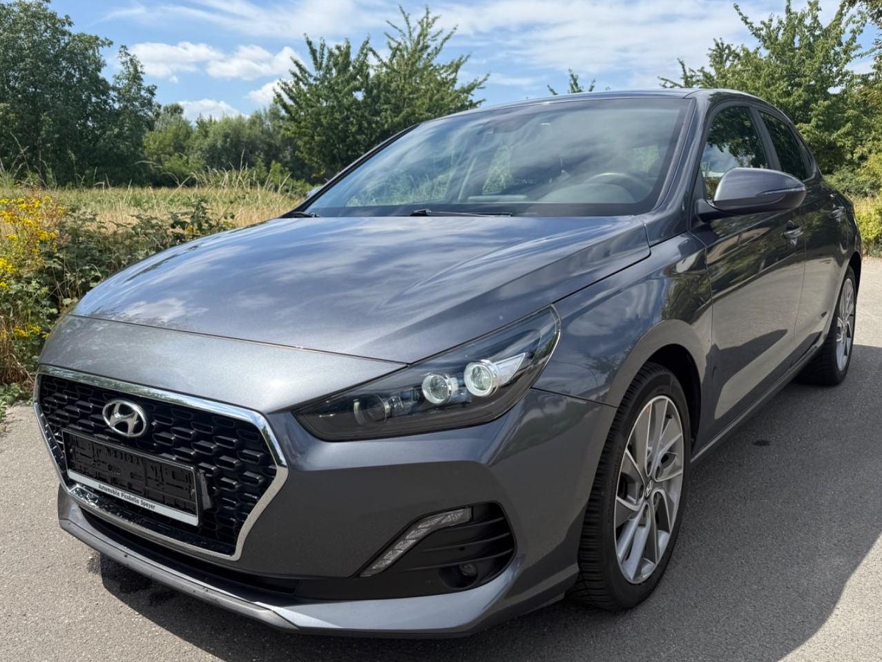Hyundai i30 Fastback/Automatik/Navi/R.F.Kam/SHZ/Garantie