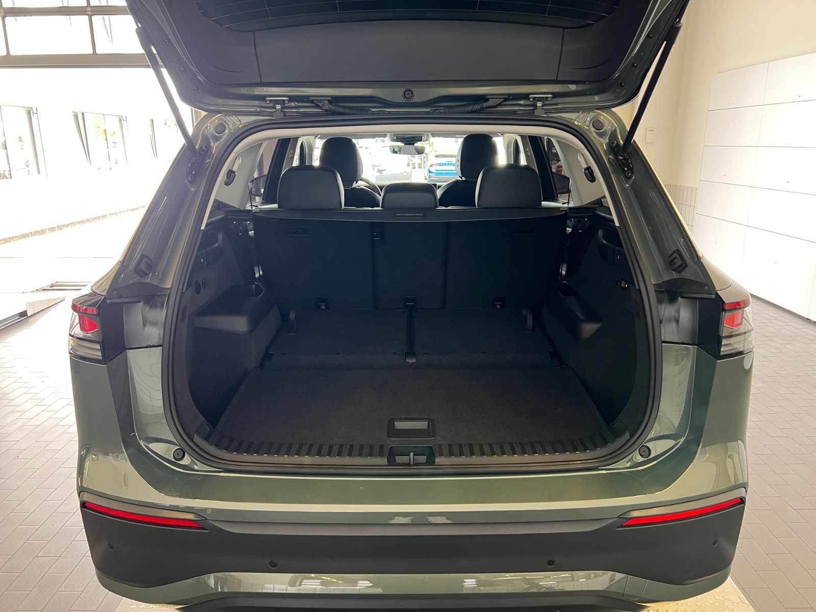 Fahrzeugabbildung Volkswagen Tayron LIFE 1.5 eTSI DSG *AHK,7-Sitzer,LED,ACC,K